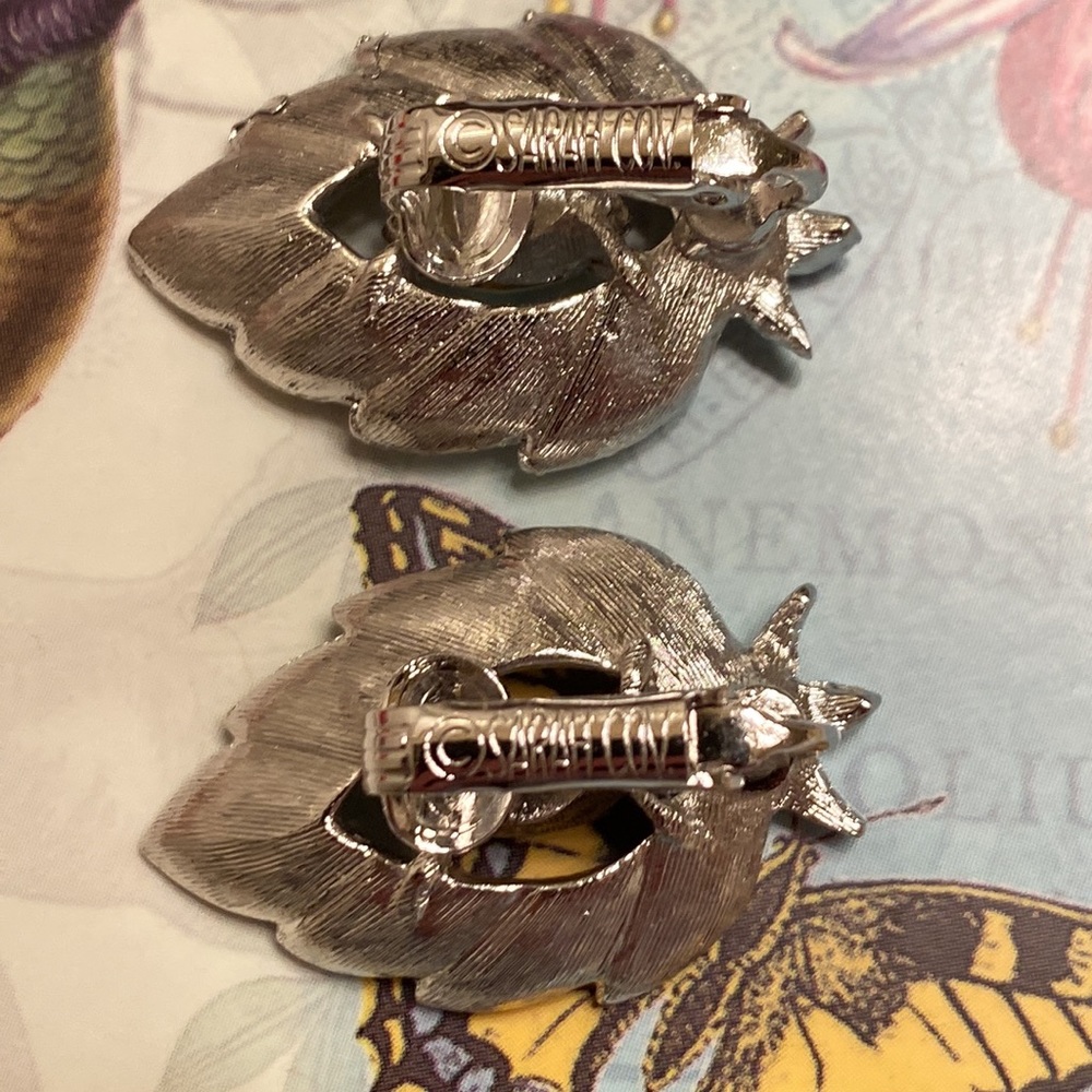 Sarah Coventry Silver Fall leaf textured metal clip earrings Marquis rhinestone - Picture 5 of 8